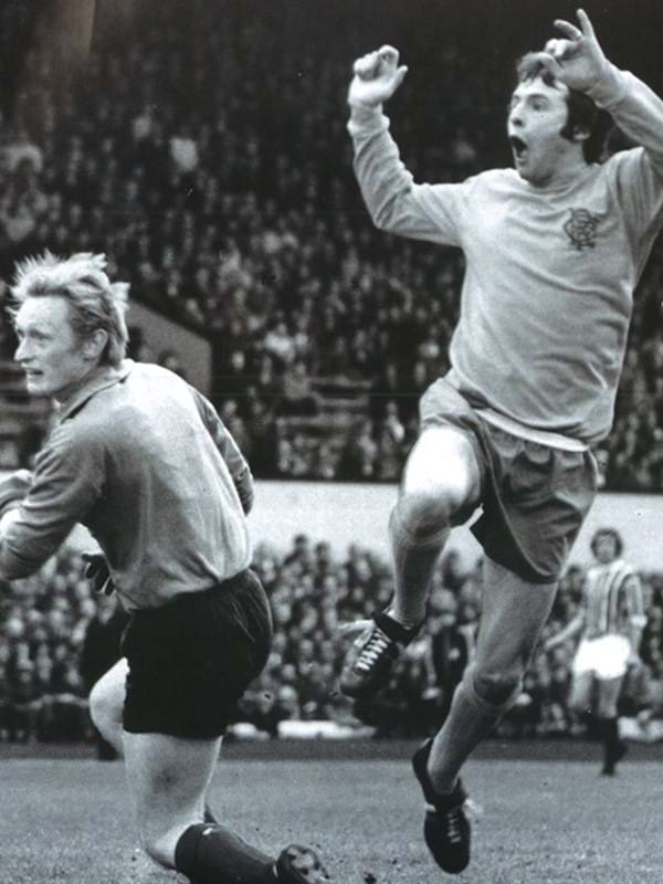 Billy Paterson in action for Cambuslang Rangers